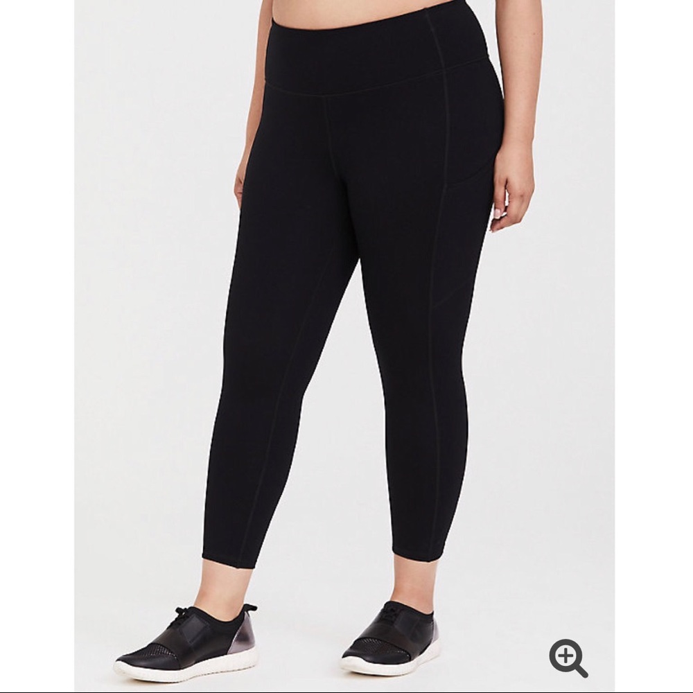NWT Torrid Black Leggings with Pockets - SZ 2